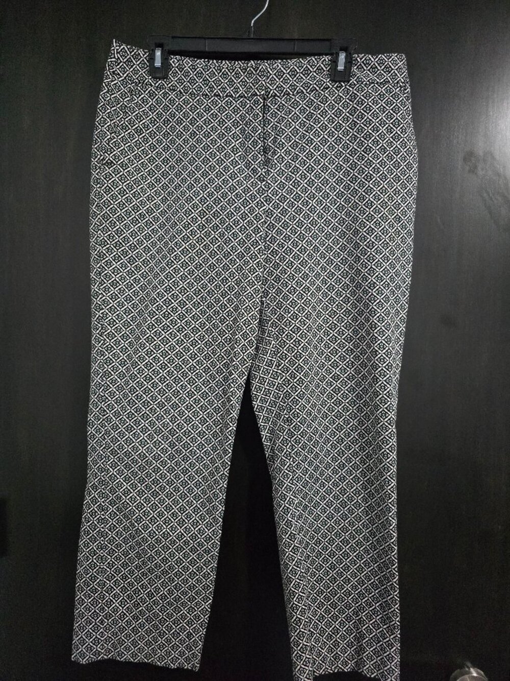 Dana Buchman Black & White Geometric Printed Crop Pants – Size 12